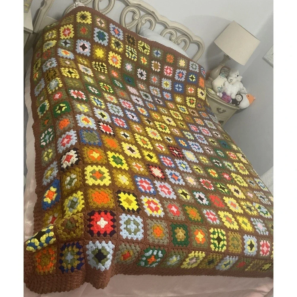 Vintage Handmade CROCHETED BLANKET AFGHAN LARGE BOHO GRANNY Squares 81